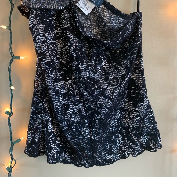 Laced 1 sleeve shirt - Picture 3 of 3